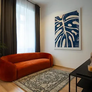 https://2-rooms-apartment-10-min-away-from-city-center.vienna-besthotels.com