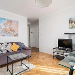 https://apt-rentplanet-apartament-platynowa.warsawhotelspoland.com
